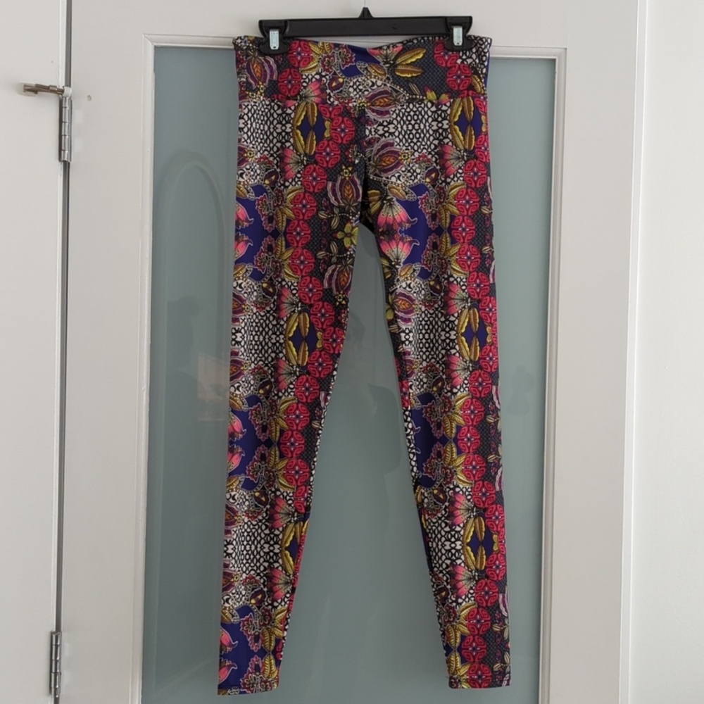 Onzie Yoga Women's Leggings Full Length Floral Tribal Ikat Print Size M/L
